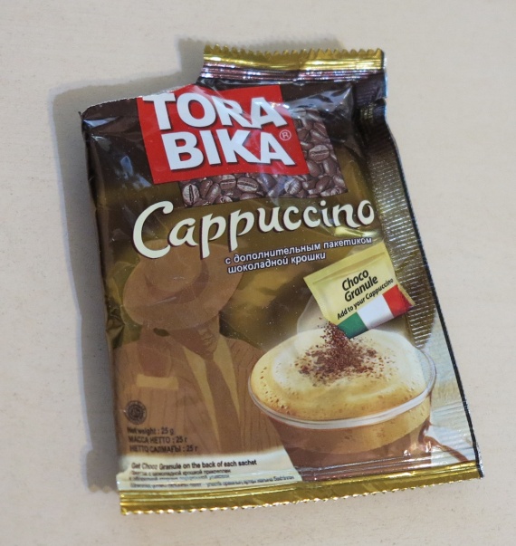 Кофе в пакетике Tora Bika Cappuccino с дополнительным пакетиком шоколадной крошки  содержит пальмовое масло